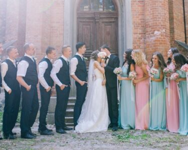 How To Bond With the Entire Wedding Party